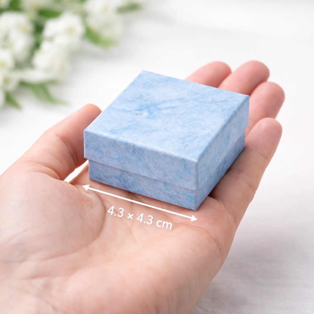 Pudełko do biżuterii 4,3×4,3 cm w kolorze niebieskim – widok 3/4 – ZO-50